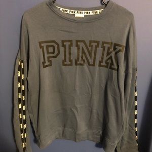 Pink sweatshirt, thin fleece. Worn once. Smoke free home. 10$ plus shipping